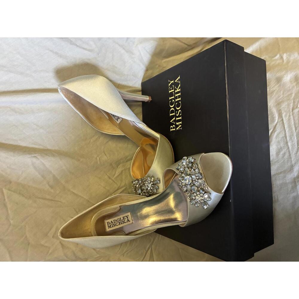 9M Wedding Formal Heels Badgley Mischka Women's Satin Embellished Peep Toe Heels